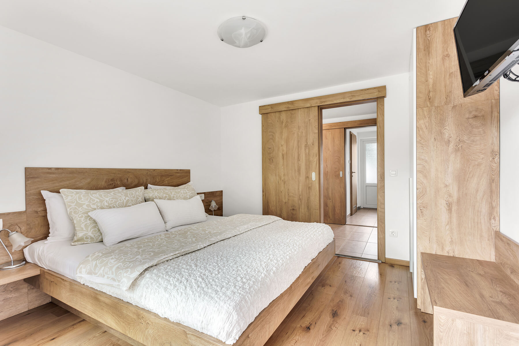 Apartment 4 photo 8